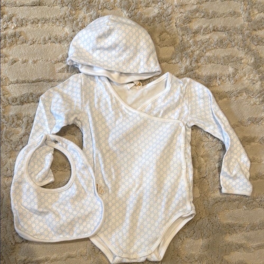 GUCCI Baby One Piece Set with Hood and Bib - White